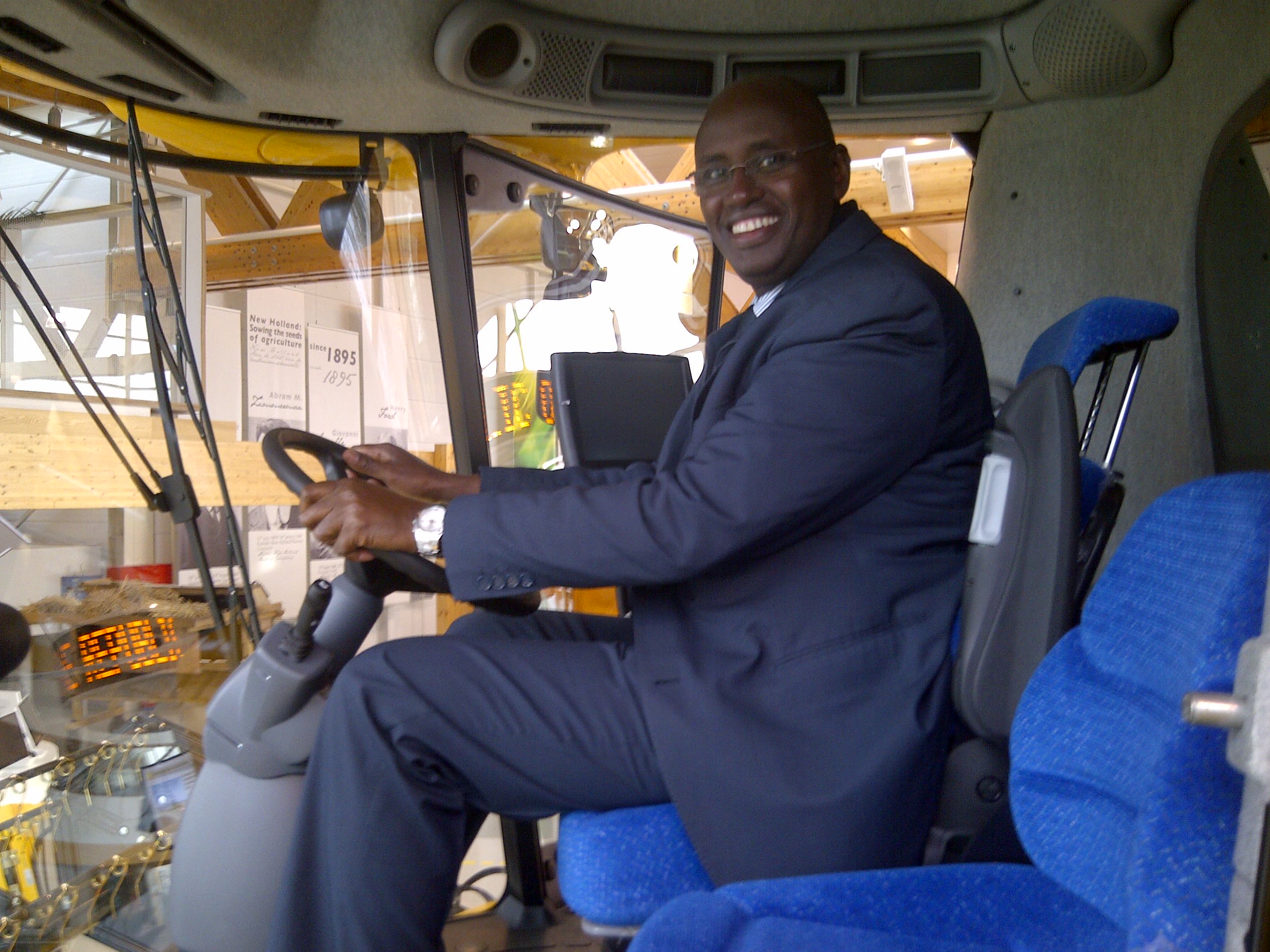 NEW HOLLAND WELCOMES UGANDA MINISTER OF STATE FOR AGRICULTURE AT ITS ZEDELGEM HARVESTING CENTRE OF EXCELLENCE