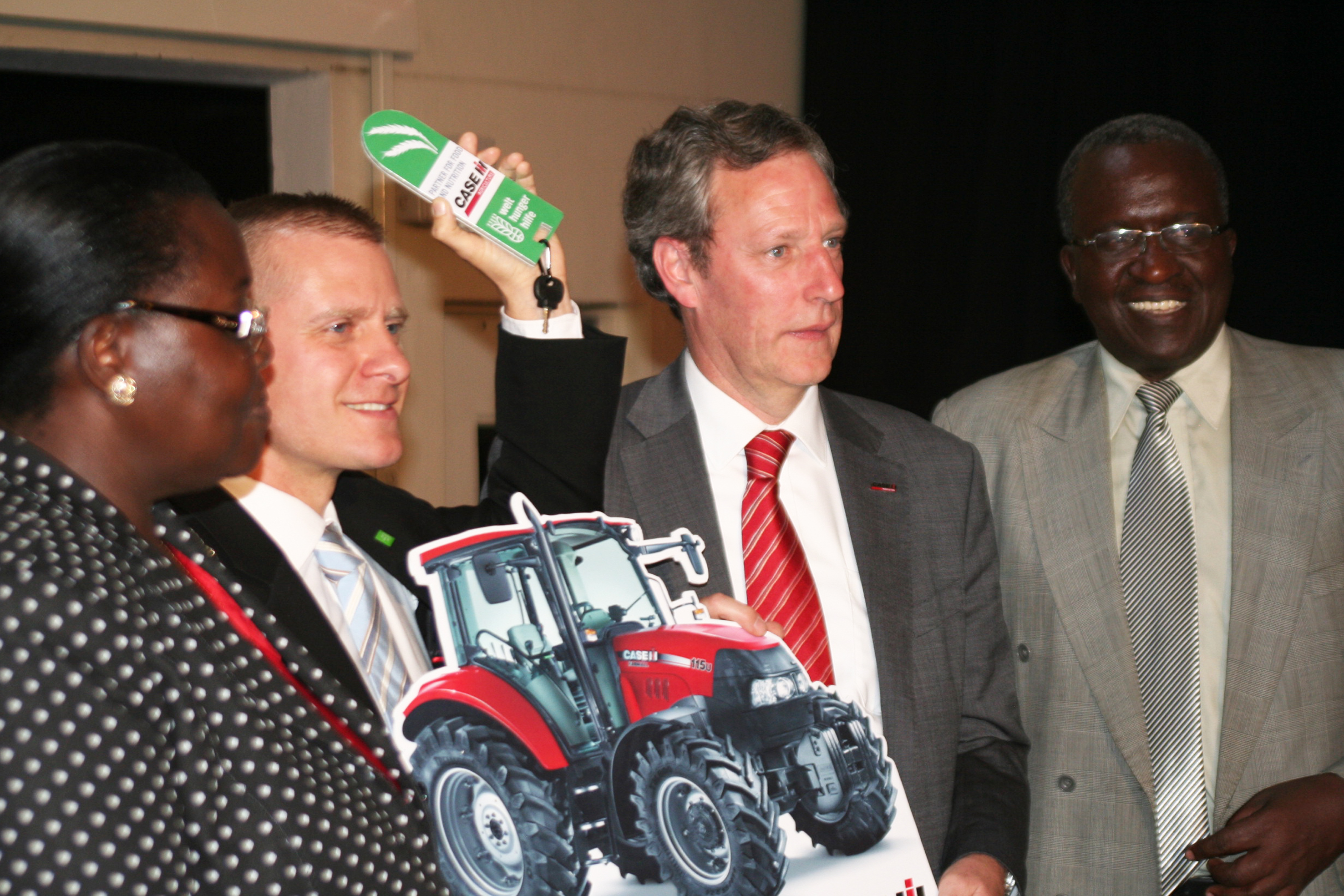 CASE IH DONATES TWO TRACTORS FOR SMALL-HOLDERS IN KENYA