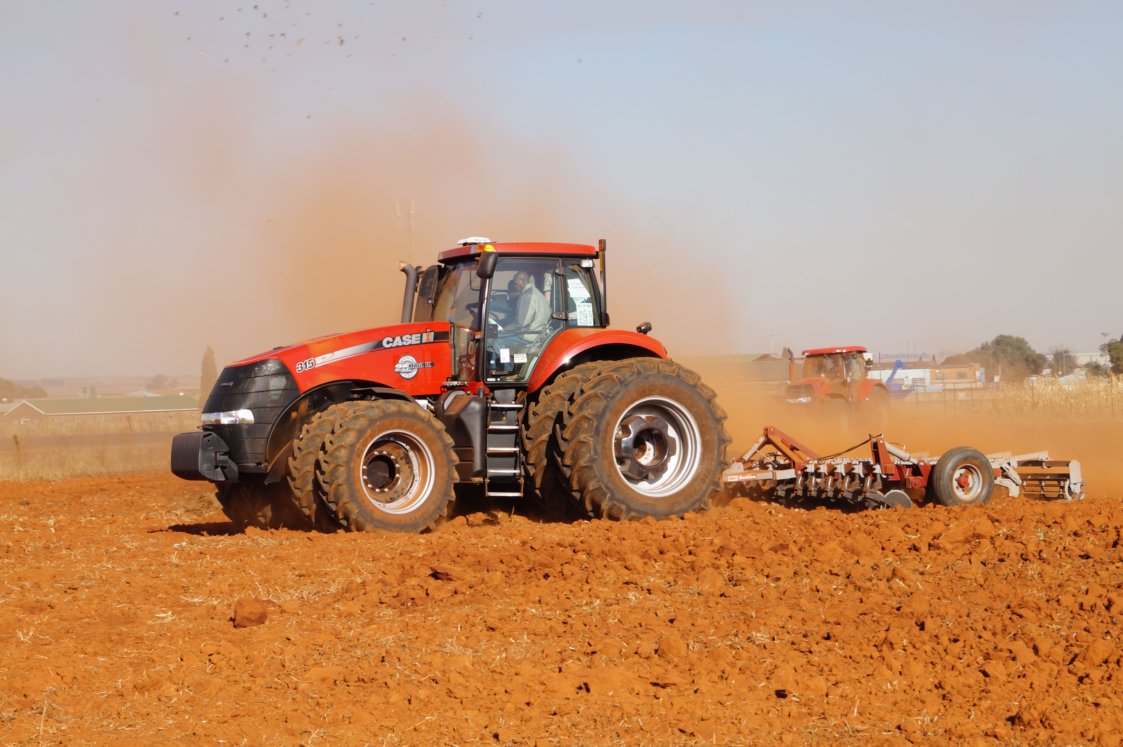 CASE IH FURTHER STRENGTHENS THE SUPPORT TO ITS LOCAL DEALER NETWORK WITH A BIG TRACTOR TRAINING INITIATIVE IN SOUTH AFRICA