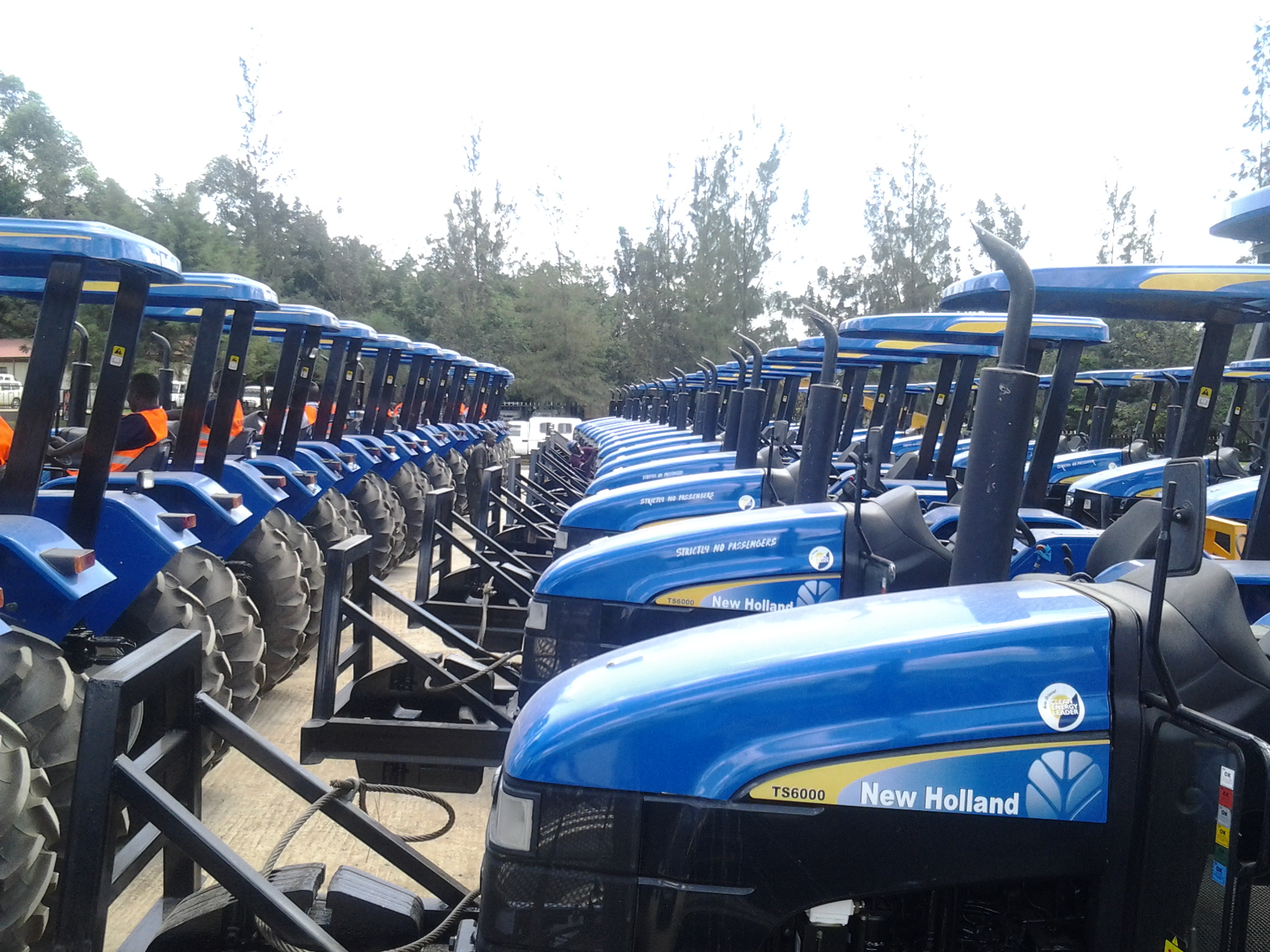 NEW HOLLAND AGRICULTURE DELIVERS FIFTY TS6000 2WD TRACTORS TO BUTALI SUGAR MILLS IN KENYA